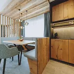 Otel Zaglgut Hotel-chalets, Exclusive And With Air Conditioning, Panoramic Views & Summer Card Included Kaprun