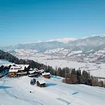 Otel Zaglgut Hotel-chalets, Exclusive And With Air Conditioning, Panoramic Views & Summer Card Included