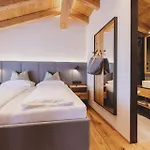 Zaglgut Hotel-chalets, Exclusive And With Air Conditioning, Panoramic Views & Summer Card Included 4* Kaprun