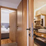 Zaglgut Hotel-chalets, Exclusive And With Air Conditioning, Panoramic Views & Summer Card Included 4* Kaprun