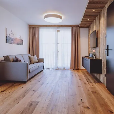 Zaglgut Hotel-chalets, Exclusive And With Air Conditioning, Panoramic Views & Summer Card Included Otel