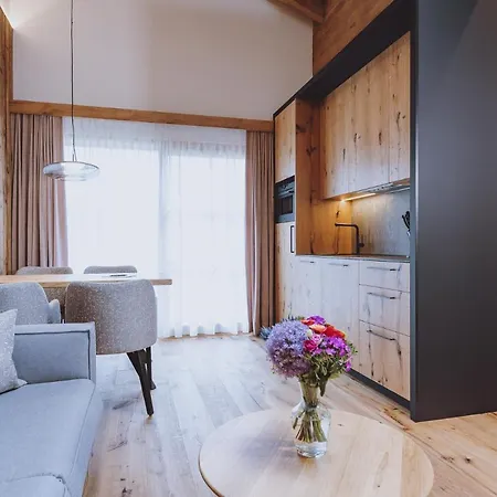 Zaglgut Hotel-chalets, Exclusive And With Air Conditioning, Panoramic Views & Summer Card Included