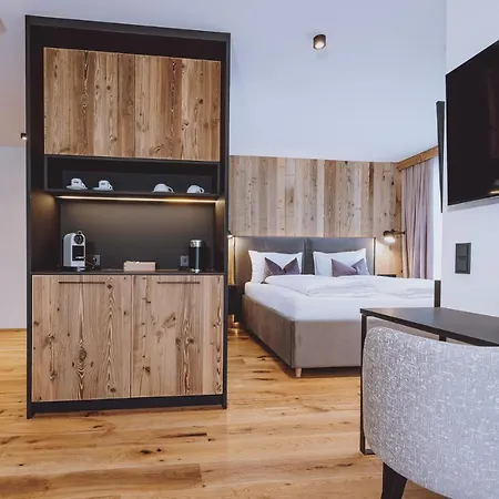 Zaglgut Premium Hotel & Chalets, Zell Am See-Kaprun - Wellness & Infinity Pool, Air Conditioning, Panoramic Views & Summer Card Included מלון קפרון