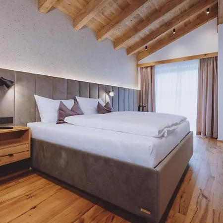 Zaglgut Premium Hotel & Chalets, Zell Am See-Kaprun - Wellness & Infinity Pool, Air Conditioning, Panoramic Views & Summer Card Included מלון 4*