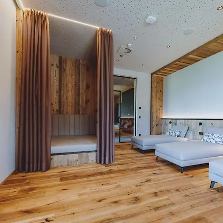 酒店 Zaglgut Hotel-chalets, Fantastic Views, In Ski-out In Winter, Air Conditioning In Summer 卡普伦