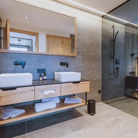 Zaglgut Hotel-chalets, Fantastic Views, In Ski-out In Winter, Air Conditioning In Summer 卡普伦