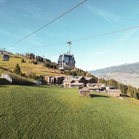 Bergdorf Hotel Zaglgut - Ski In&Ski Out Hotel