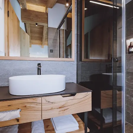 Zaglgut Premium Hotel & Chalets, Zell Am See-Kaprun - Wellness & Infinity Pool, Air Conditioning, Panoramic Views & Summer Card Included מלון 4*