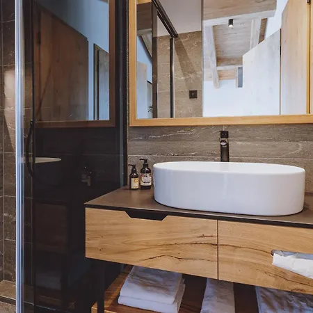 Zaglgut Premium & Chalets, Zell Am See-kaprun - Wellness & Infinity Pool, Air Conditioning, Panoramic Views & Summer Card Included 4*