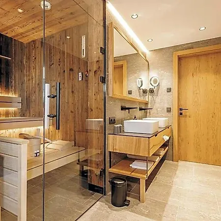 Zaglgut Premium Hotel & Chalets, Zell Am See-Kaprun - Wellness & Infinity Pool, Air Conditioning, Panoramic Views & Summer Card Included Hotell Kaprun