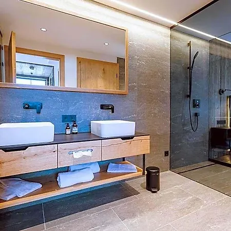 מלון Zaglgut Premium Hotel & Chalets, Zell Am See-Kaprun - Wellness & Infinity Pool, Air Conditioning, Panoramic Views & Summer Card Included קפרון