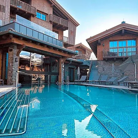 מלון Zaglgut Premium Hotel & Chalets, Zell Am See-Kaprun - Wellness & Infinity Pool, Air Conditioning, Panoramic Views & Summer Card Included 4*