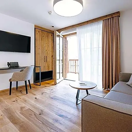 Zaglgut Premium Hotel & Chalets, Zell Am See-Kaprun - Wellness & Infinity Pool, Air Conditioning, Panoramic Views & Summer Card Included