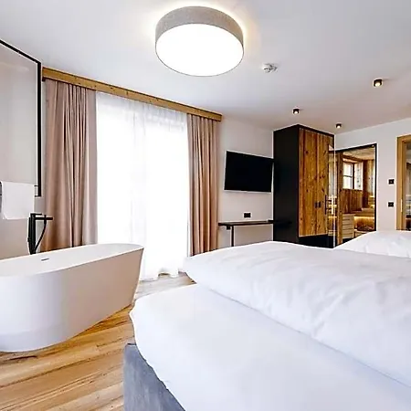Zaglgut Premium & Chalets, Zell Am See-kaprun - Wellness & Infinity Pool, Air Conditioning, Panoramic Views & Summer Card Included 4*