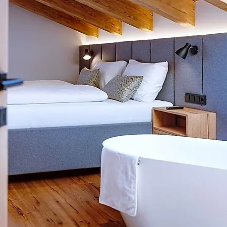 מלון Zaglgut Premium Hotel & Chalets, Zell Am See-Kaprun - Wellness & Infinity Pool, Air Conditioning, Panoramic Views & Summer Card Included קפרון