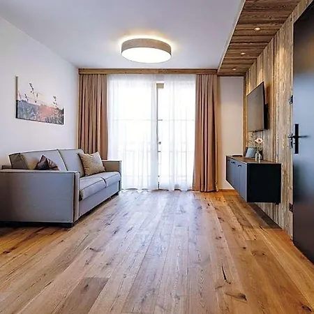 Zaglgut Premium Hotel & Chalets, Zell Am See-Kaprun - Wellness & Infinity Pool, Air Conditioning, Panoramic Views & Summer Card Included 4* Kaprun