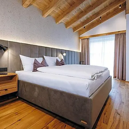 Zaglgut Premium Hotel & Chalets, Zell Am See-Kaprun - Wellness & Infinity Pool, Air Conditioning, Panoramic Views & Summer Card Included 4*